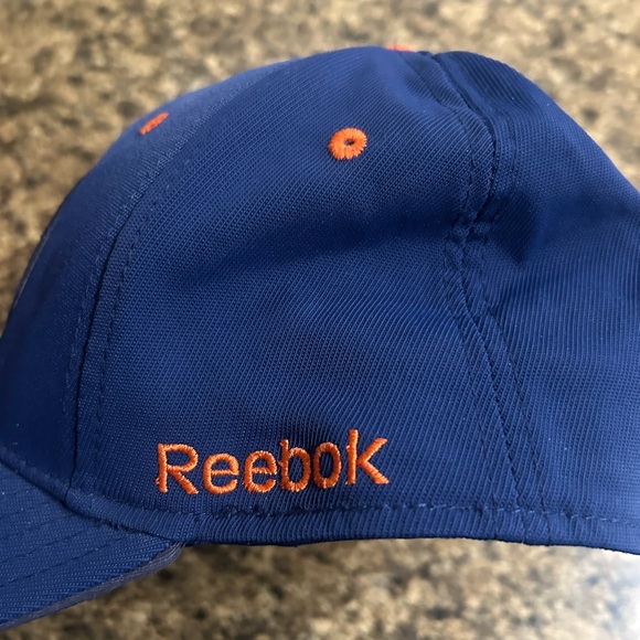 Reebok Oilers hat - Picture 3 of 8